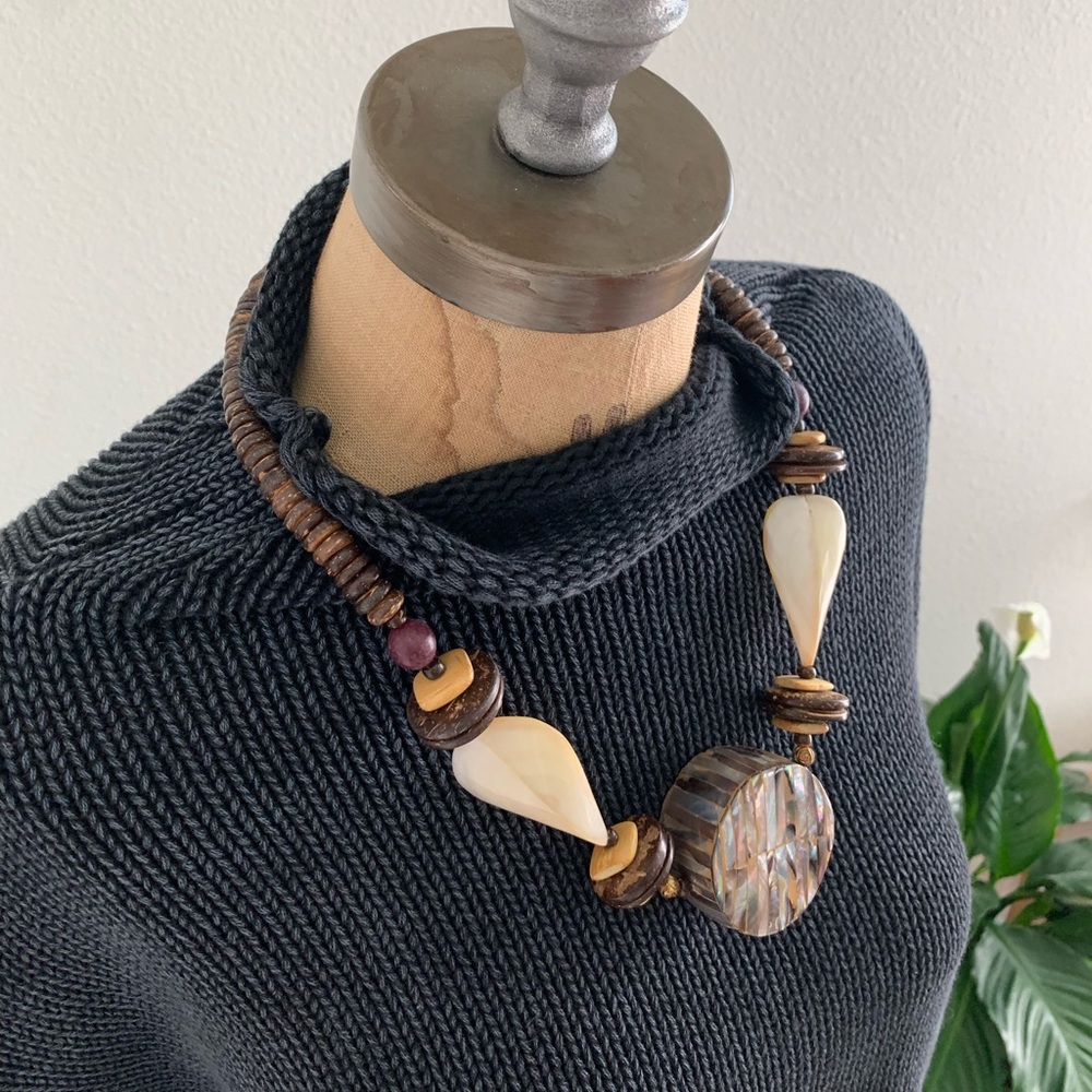 Chunky Wood and Shell Necklace ✨ 🐚